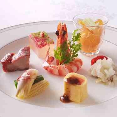 ホテルオークラ東京ベイ 中国料理のシェフが腕をふるう本格中国料理のフルコースのご用意も可能です