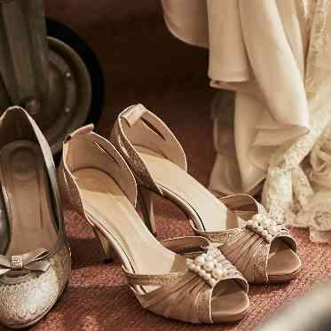 ホテルオークラ東京ベイ ドレスのデザインに合わせ小物も多数ご用意