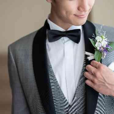 ホテルオークラ東京ベイ 花嫁様のブーケと合わせたブートニアを添えて