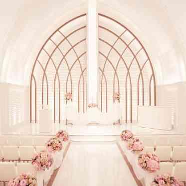 アルマリアン東京 淡いピンクやチュールの女性らしいアイテムでかわいらしいコーディネートに