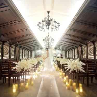 アルマリアン東京 照明をぐっと落として厳粛な雰囲気を演出