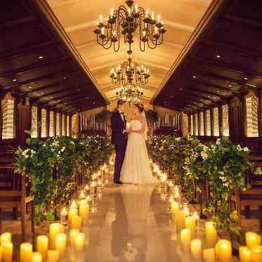 アルマリアン東京 キャンドルの色味が温かい。細かな調光も二人の希望に合わせてアレンジできる