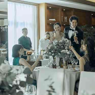 アルマリアン東京 ゲストとの歓談や美味しい料理を愉しんで