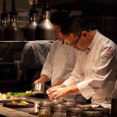 アルマリアン東京 食材の仕入れから調理法、細部まで拘った和フレンチは幅広い世代から好評。