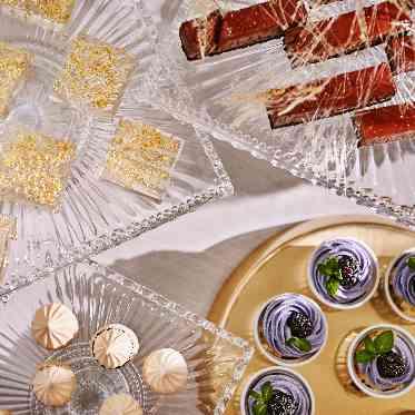 アルマリアン東京 会場専属のパティシエによるスイーツ。デザートデザインもテーマWにあわせてアレンジ