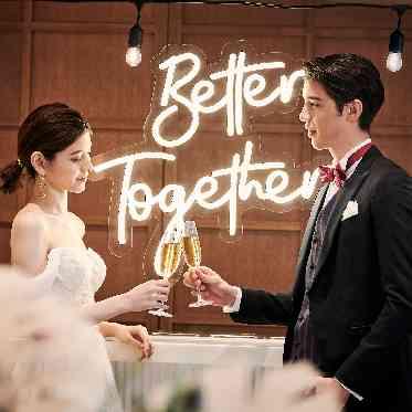 アルマリアン東京 どこを切り取っても写真が映える会場デザイン。照明演出なども二人の希望で調光可能。