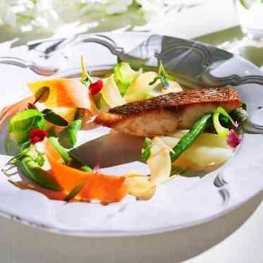 アルマリアン東京 旬魚のポワレ 地元で採れた季節の野菜を添えて