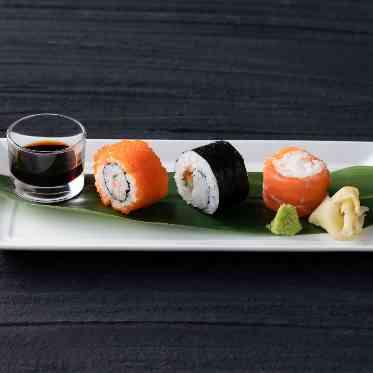 アルマリアン東京 お寿司の盛り合わせは、ご年配のゲストにも好評