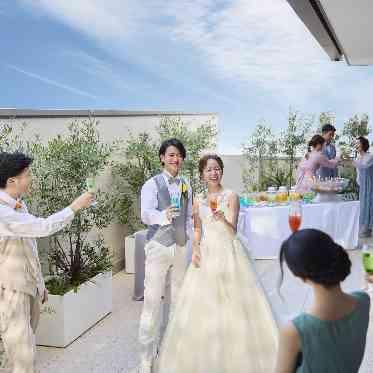 大宮 清水園 テラスでは天気が良い日にはスイーツビュッフェなど楽しめる演出も!