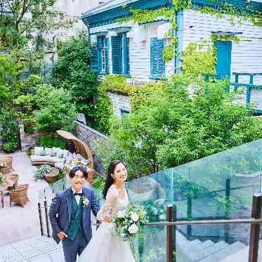 ホワイトとグリーンで神戸北野らしい素敵な空間