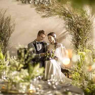 ザ シーズンズランドマーク神戸北野 まるで絵画のようなバックの装飾が彩る華やかなメインスペース