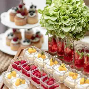 ゲストの皆様へデザートビュッフェでおもてなし