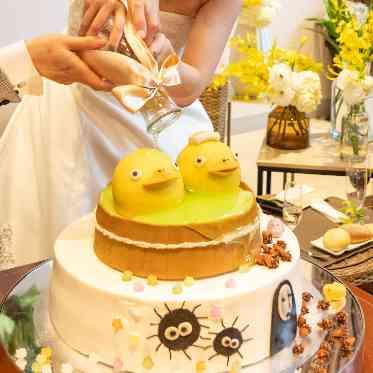 ウェディングケーキを使った演出も