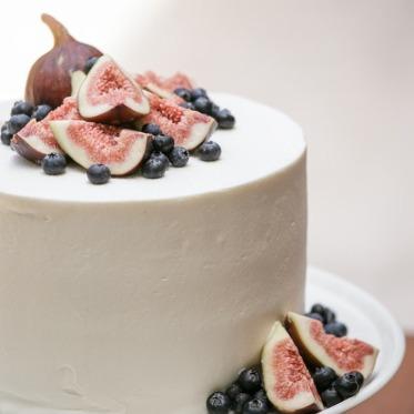 いちじくをたっぷり使ったウェディングケーキ