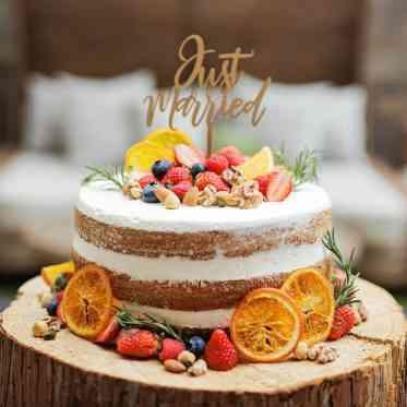 おふたりのお好きなものをつめこんだウェディングケーキ