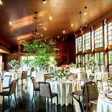 岩崎台倶楽部グラスグラス 自然光溢れる落ち着いた雰囲気のパーティー会場
