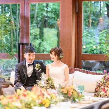 岩崎台倶楽部グラスグラス メインテーブルも自由に装飾し、オリジナルウエディングを!