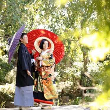 岩崎台倶楽部グラスグラス 春には綺麗な桜をバックに和装をお召しになられる方も多いです^^