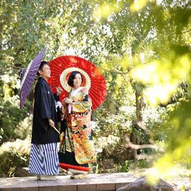 岩崎台倶楽部グラスグラス 結婚式当日だけでなく、和装の前撮り撮影も人気です。お好きな季節にガーデンにて!