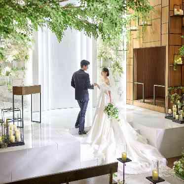 ザ ストリングス表参道 緑に包まれた幻想的な空間