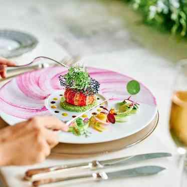 ザ ストリングス表参道 有名ホテルを経験してきた総料理長監修、一切の妥協を許さないお料理でテーブルを彩る