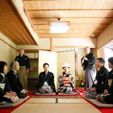 THE 祝言~中村公園記念館~ 厳かに、凛然と家族の誓いをたて、
家族の大切な絆を繋ぐ尊い儀