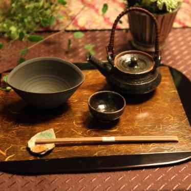 THE 祝言～中村公園記念館～ 会場に合った趣のある器を使用
お食事のメニューに合わせたこだわりの器。