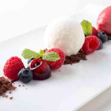 Johnnieʼs Brasserie (ジョニーズ ブラッセリー) Johnnieʼs Brasserie (ジョニーズ ブラッセリー)