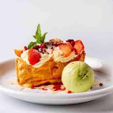 Johnnieʼs Brasserie (ジョニーズ ブラッセリー) Johnnieʼs Brasserie (ジョニーズ ブラッセリー)