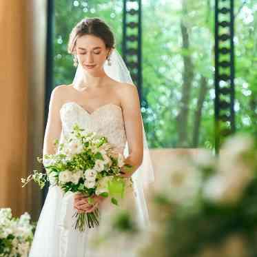 Accord Herbe(アコールハーブ)●BRASSグループ 自然光がドレスを一層引き立たせてくれます