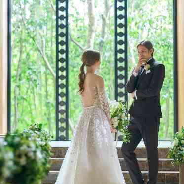 衣装をまとったお互いの姿を初めて見る瞬間