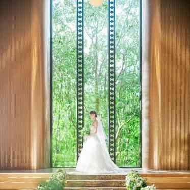 Accord Herbe(アコールハーブ)●BRASSグループ 差し込む自然光でドレス姿がより美しく見えるチャペル