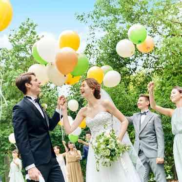 Accord Herbe(アコールハーブ)●BRASSグループ 挙式に続いて、ガーデンでバルーンリリースも人気です♪みんなの願いを空へ届けよう!