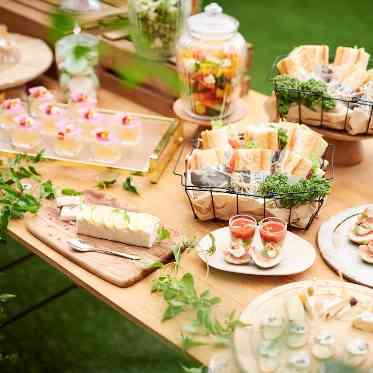 Accord Herbe(アコールハーブ)●BRASSグループ ガーデンではウェルカムビュッフェも行えます。ゲストと会話を楽しんで