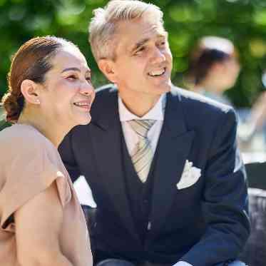 家族や友人に見守られながら行う挙式は温かい雰囲気に