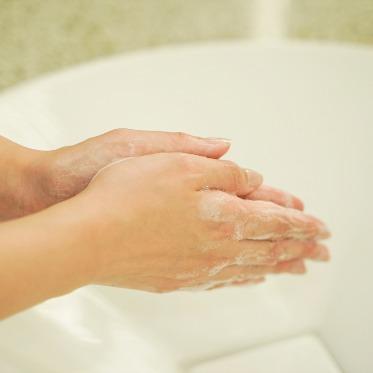 全スタッフの手洗いおよび消毒の実施