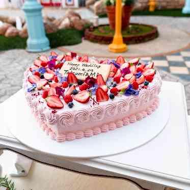 ウエディングファンタジア ふたりらしいウェディングケーキ、完全オリジナルケーキもOK!