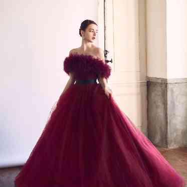 ウエディングファンタジア 口コミでも静岡県1位をいただいた衣装・小物は自慢のラインナップ♪