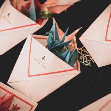 有栖川清水 和の雰囲気に合わせた折り鶴シャワーも人気