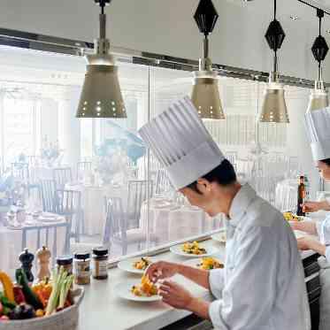 ATOLL TERRASSE 鴨川(アトール テラス カモガワ)●BRASSグループ オープンキッチンから、出来立ての料理を一番美味しいタイミングでお届け