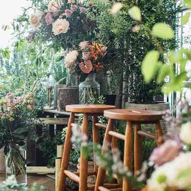 THE TOWER HOTEL NAGOYA(ザタワーホテルナゴヤ) チェアスタイルには緑をふんだんに合わせて。ナチュラルなコーディネートも人気。