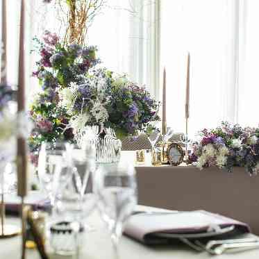 THE TOWER HOTEL NAGOYA(ザタワーホテルナゴヤ) アンティークの小物と差し色のゴールドで統一した華やかさを。