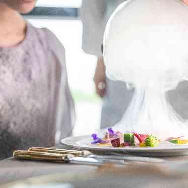 THE TOWER HOTEL NAGOYA(ザタワーホテルナゴヤ) ゲストへサプライズを込めた料理演出も人気の秘密