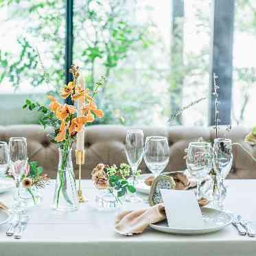 THE TOWER HOTEL NAGOYA(ザタワーホテルナゴヤ) お料理の最終仕上げとして瞬間的に表面を燻製させるスモーク演出も大好評。