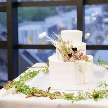 THE TOWER HOTEL NAGOYA(ザタワーホテルナゴヤ) ケーキの周りも好きなコーデでお二人らしさを演出