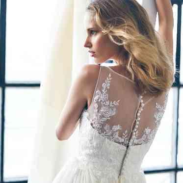 THE TOWER HOTEL NAGOYA(ザタワーホテルナゴヤ) おしゃれなバックデザインドレスは前撮りでも人気