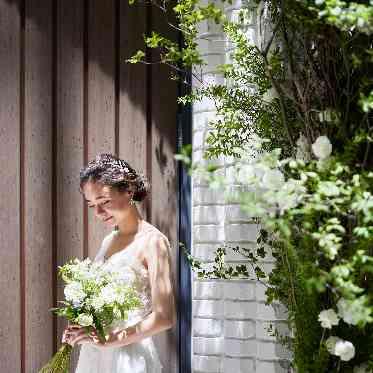 ホテルモントレ ラ・スール大阪 チャペル前でのシーンも素敵