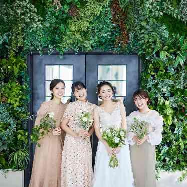 ホテルモントレ  ラ･スール大阪 グリーンウォール前でゲストとお写真も人気