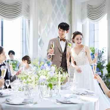 ホテルモントレ ラ・スール大阪 天窓から陽射し差し込みむ明るい空間