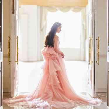 ホテルモントレ ラ・スール大阪 バックのボリュームたっぷりのフリルが大人可愛い